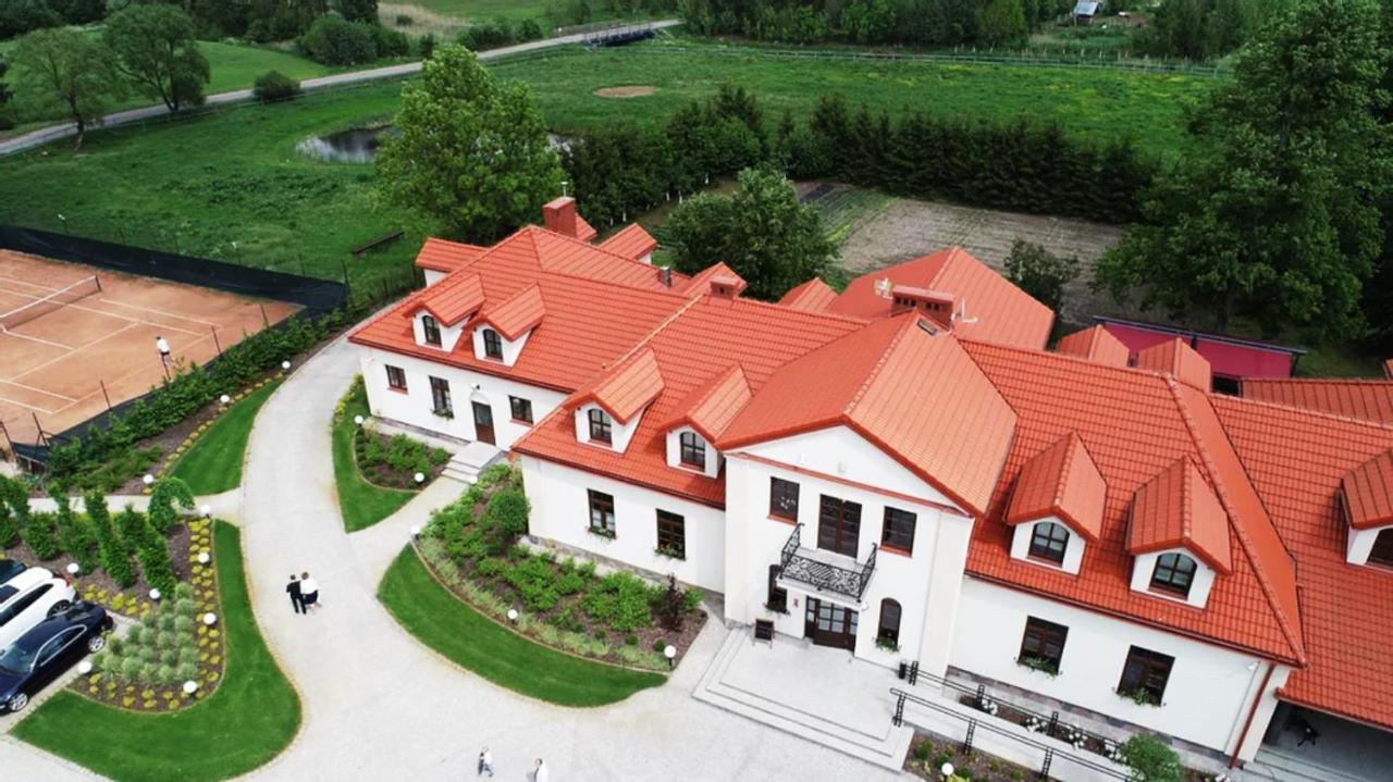 Dwor Karwacz Panzió Przasnysz Kültér fotó